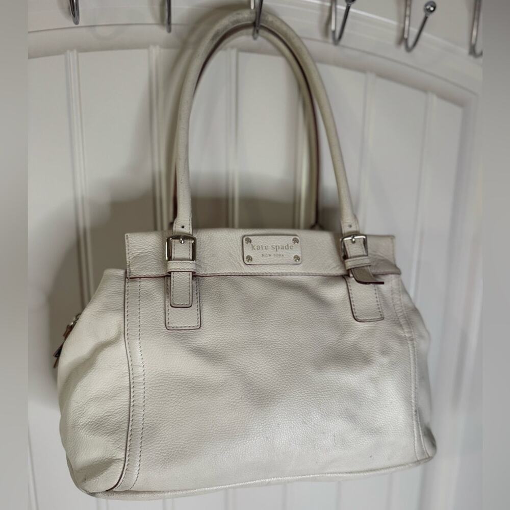 KATE SPADE 🤍 Creamy Leather White Shoulder Bag, Interior Polka Dots (Preloved) - Picture 4 of 17